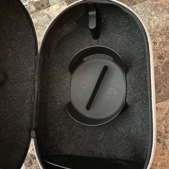 Oculus Quest 2 - Picture 4 of 6